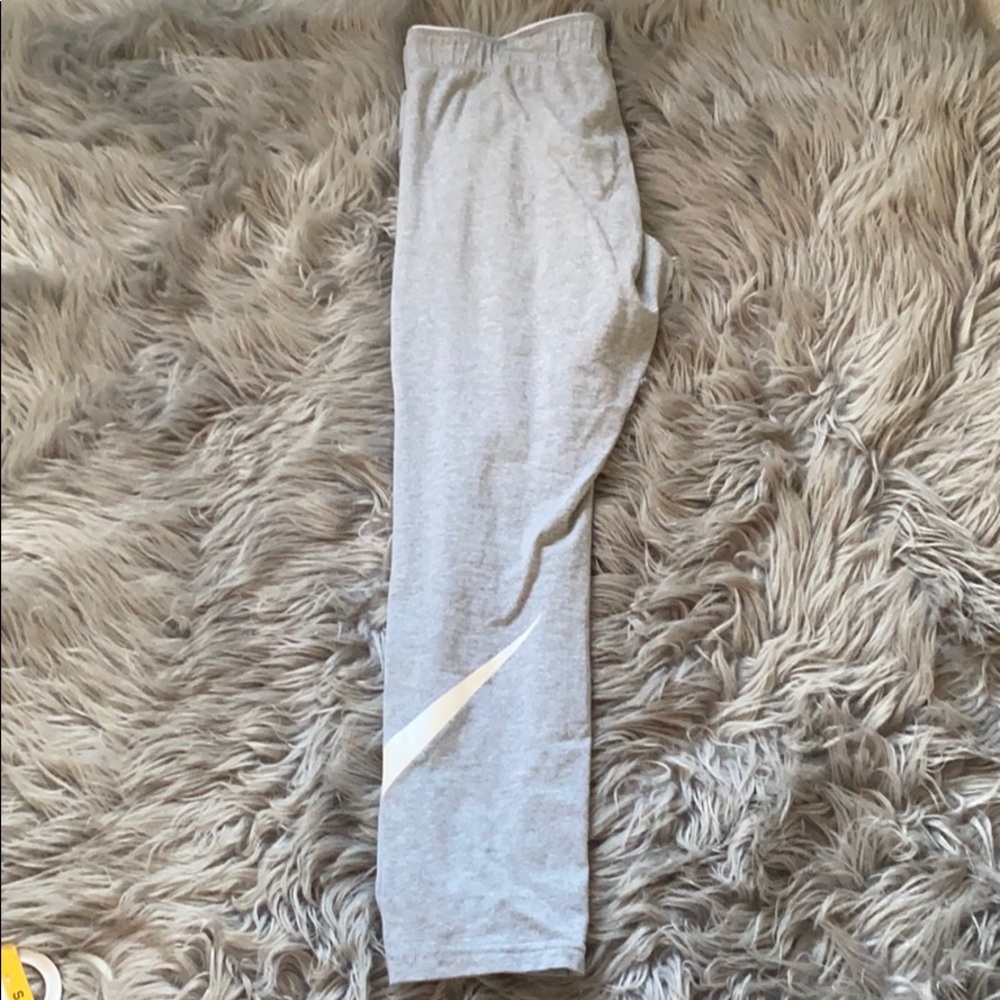 Nike grey cropped leggings